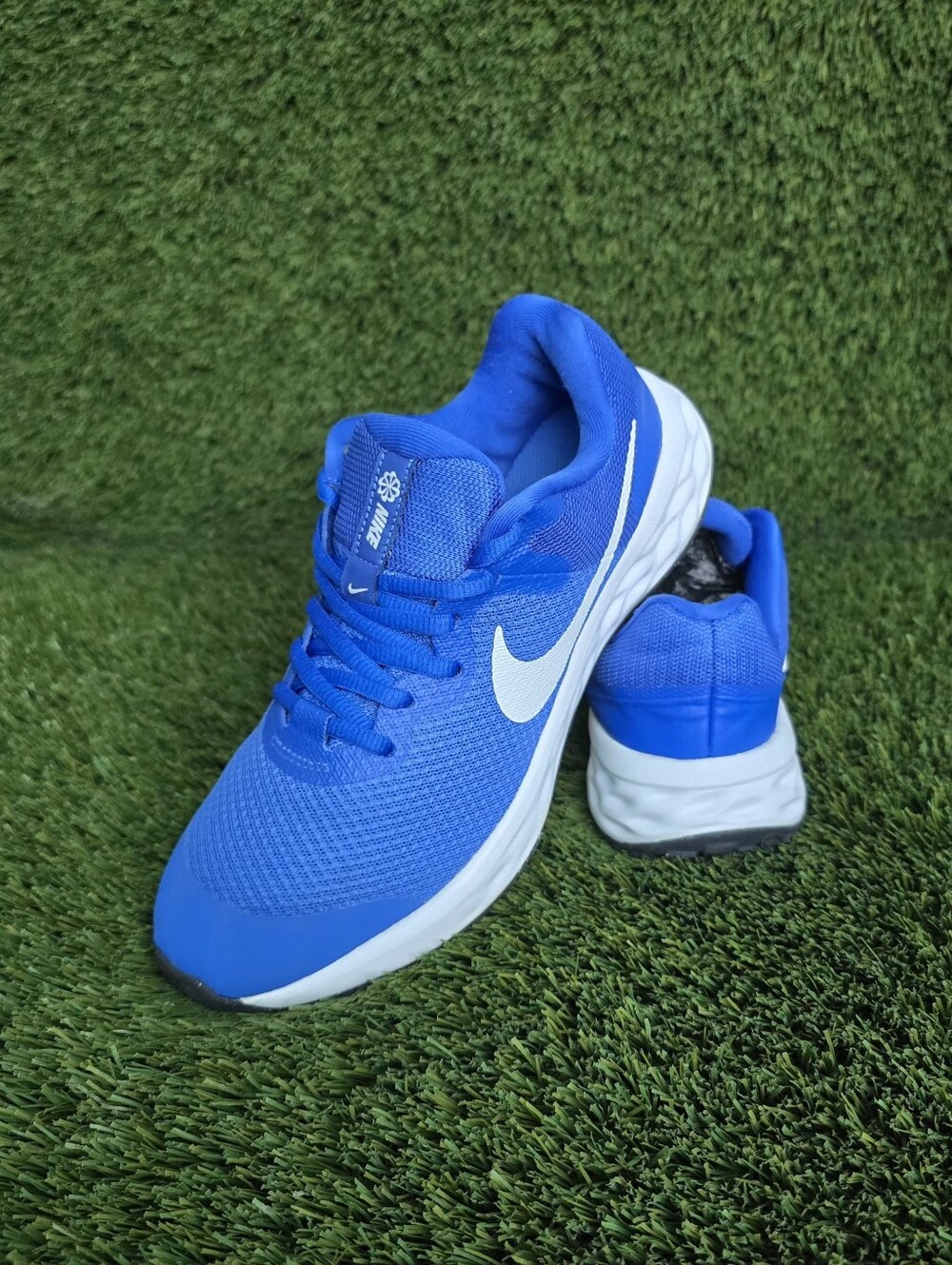 Nike Revolution 6 Sneakers